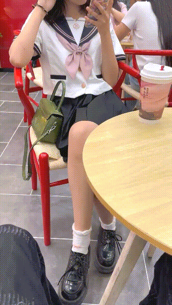 放暑假的极品JK学妹叫的太烧了