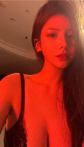 奔跑的晶螺儿 – 红灯下的身材 [94P/259MB]