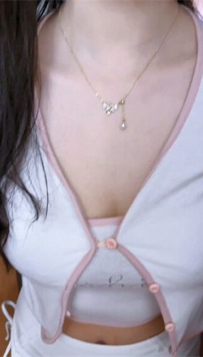 【永久专享】秀人超人气女神『杨晨晨』最新高价自购剧情《女邻居的诱惑》